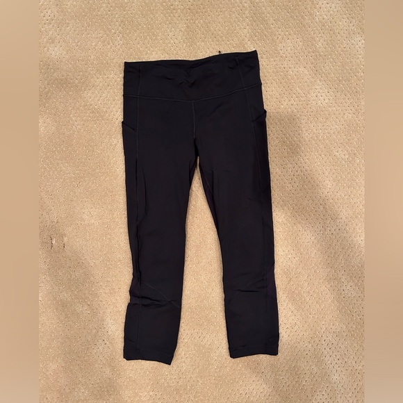 Black Lululemon 3/4 Leggings size 6 - Picture 3 of 3